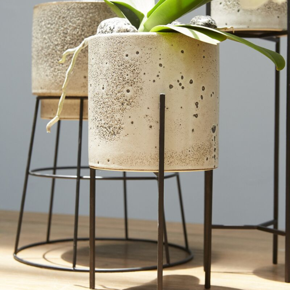 Veranda Pot with Stand